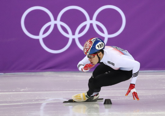 [올림픽] 임효준, 여유 있네  한국 남자 쇼트트랙 대표팀의 임효준이 13일 강릉 아이스아레나에서 열린 2018 평창동계올림픽 쇼트트랙 남자 1,000m 예선에서 역주하고 있다.